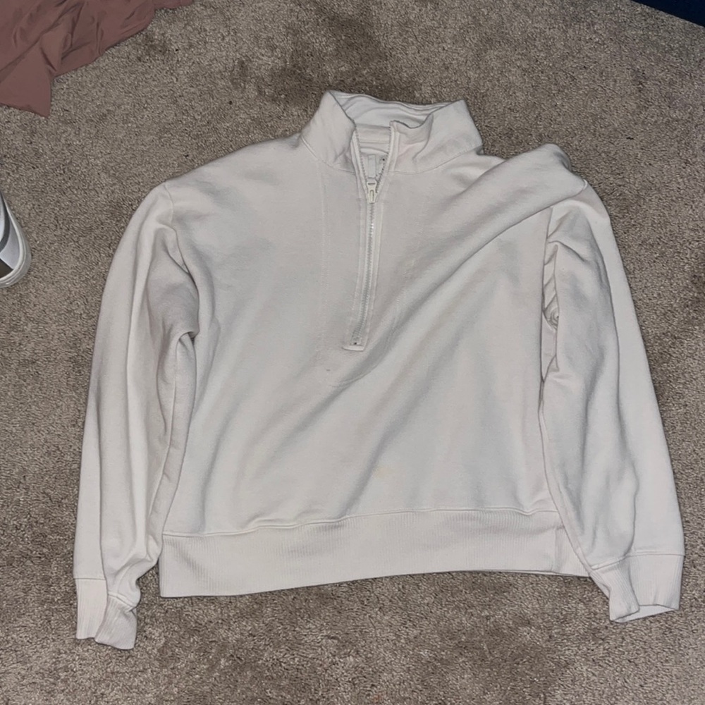 creme sweatshirt